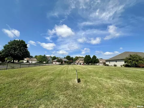 2315 Connie Dr, Springfield, IL 62704 photo 2