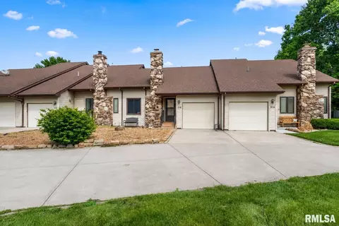 518 N Springfield St, Virden, IL 62690