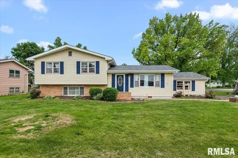 601 S Grand Ave, Chatham, IL 62629