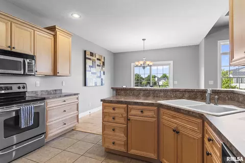Kitchen - 4821 Key West Ln, Springfield, IL 62711 photo 2 of 6