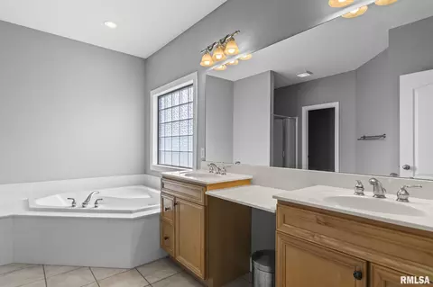 Bath - 4821 Key West Ln, Springfield, IL 62711 photo 1 of 6