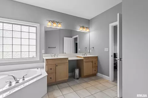 Bath - 4821 Key West Ln, Springfield, IL 62711 photo 4 of 6