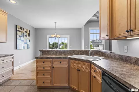 Kitchen - 4821 Key West Ln, Springfield, IL 62711 photo 4 of 6