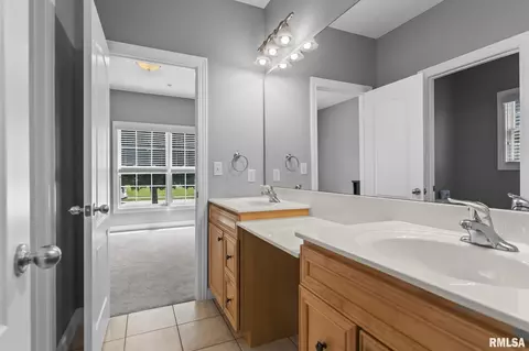 Bath - 4821 Key West Ln, Springfield, IL 62711 photo 2 of 6
