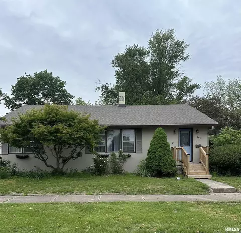 411 E North St, Knoxville, IL 61448