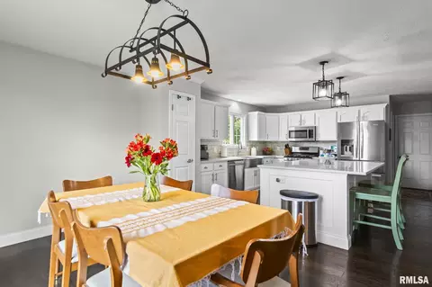 Dining - 2413 Gander Rd, Springfield, IL 62711 photo 2 of 3