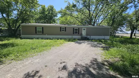 24 N Austin Ave, Herrick, IL 62431