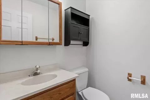 Bath - 3329 Rawlings Dr, Springfield, IL 62704 photo 1 of 2