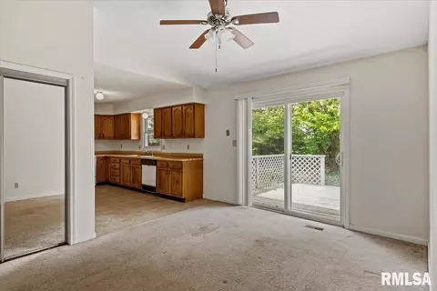 Living - 3329 Rawlings Dr, Springfield, IL 62704 photo 4 of 5