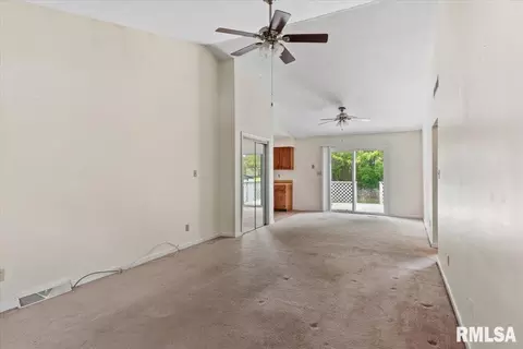 Living - 3329 Rawlings Dr, Springfield, IL 62704 photo 2 of 5