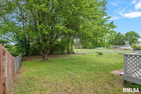 Exterior - 3329 Rawlings Dr, Springfield, IL 62704 photo 2 of 6