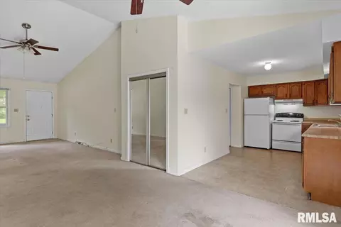 Entry Way - 3329 Rawlings Dr, Springfield, IL 62704 photo 1 of 2