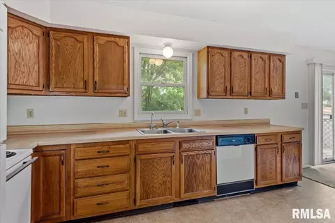 Kitchen - 3329 Rawlings Dr, Springfield, IL 62704 photo 2 of 2