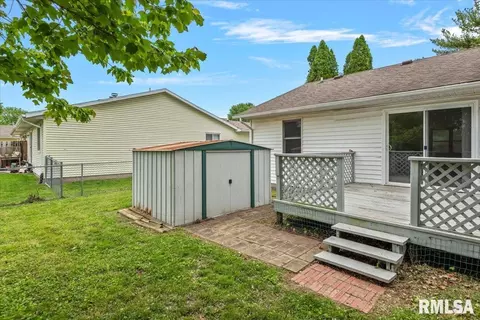 Exterior - 3329 Rawlings Dr, Springfield, IL 62704 photo 5 of 6