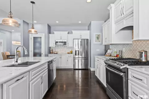 Kitchen - 2004 Bent Creek Rd, Springfield, IL 62711 photo 4 of 5