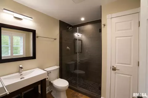 Bath - 7750 Pine Bluff Rd, Morris, IL 60450 photo 2 of 2