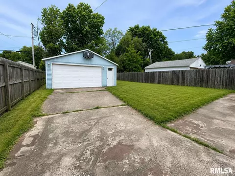 Exterior - 1721 N 21st St, Springfield, IL 62702 photo 3 of 3