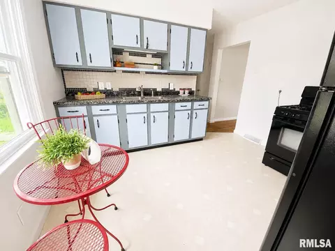 Kitchen - 1721 N 21st St, Springfield, IL 62702 photo 1 of 2