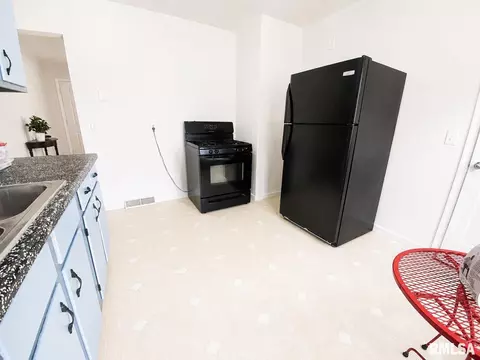 Kitchen - 1721 N 21st St, Springfield, IL 62702 photo 2 of 2