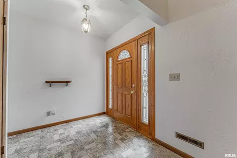 Entry Way - 408 S Eastern Ave, Minier, IL 61759 photo 2 of 2