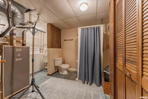 Bath - 408 S Eastern Ave, Minier, IL 61759 photo 3 of 3