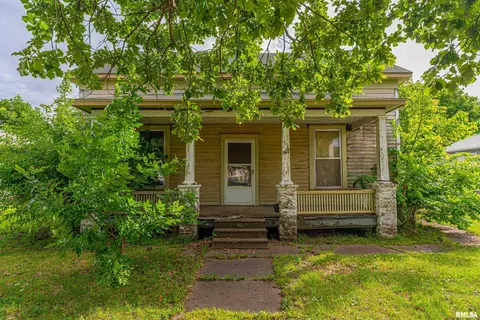 917 Broadway St, Lincoln, IL 62656