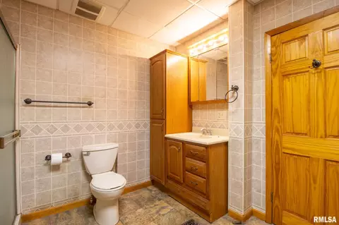 Bath - 300 N Harshbarger St, Abingdon, IL 61410 photo 2 of 2