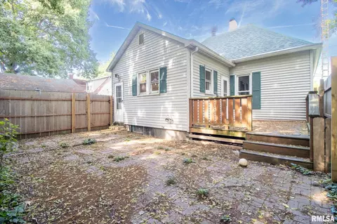 Exterior - 300 N Harshbarger St, Abingdon, IL 61410 photo 4 of 5