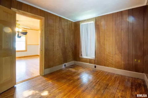 Bedroom - 300 N Harshbarger St, Abingdon, IL 61410 photo 2 of 2