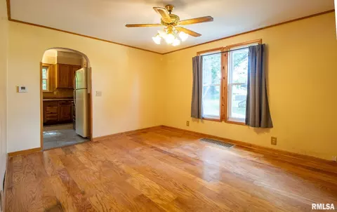 Living - 300 N Harshbarger St, Abingdon, IL 61410 photo 3 of 4