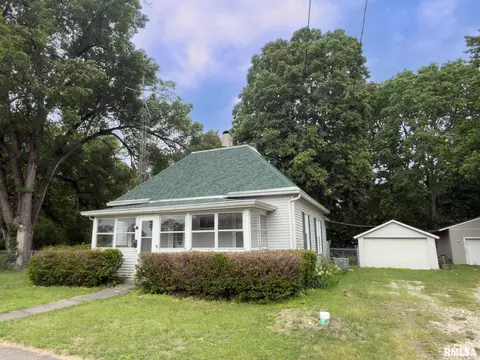 300 N Harshbarger St, Abingdon, IL 61410