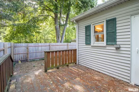 Exterior - 300 N Harshbarger St, Abingdon, IL 61410 photo 2 of 5