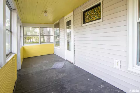Exterior - 300 N Harshbarger St, Abingdon, IL 61410 photo 1 of 5