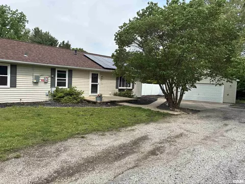 6148 Main St, Pleasant Plains, IL 62677