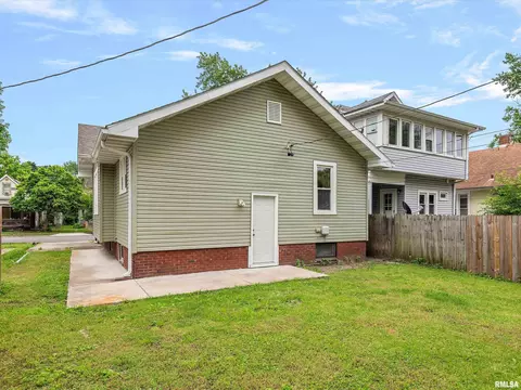 Exterior - 1519 Spring St, Springfield, IL 62704 photo 4 of 6