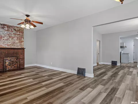Living - 1519 Spring St, Springfield, IL 62704 photo 1 of 6