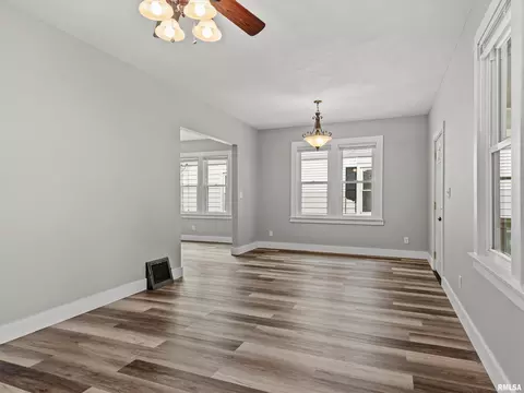 Living - 1519 Spring St, Springfield, IL 62704 photo 4 of 6