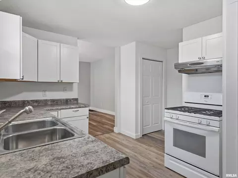 Kitchen - 1519 Spring St, Springfield, IL 62704 photo 2 of 2