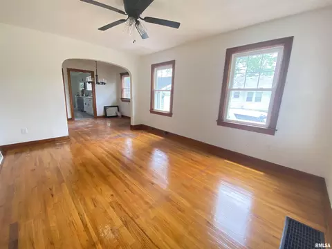 Living - 3236 S 5th St, Springfield, IL 62703 photo 2 of 3