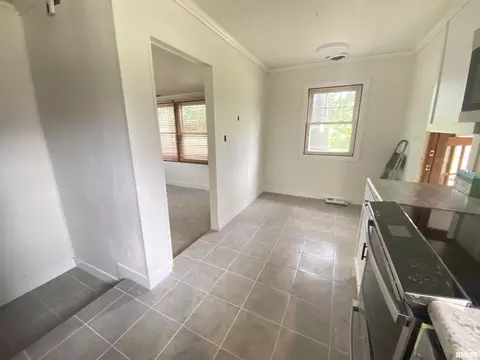 Entry Way - 3236 S 5th St, Springfield, IL 62703 photo 2 of 3
