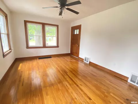 Living - 3236 S 5th St, Springfield, IL 62703 photo 1 of 3