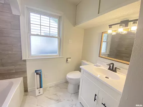 Bath - 3236 S 5th St, Springfield, IL 62703 photo 1 of 2