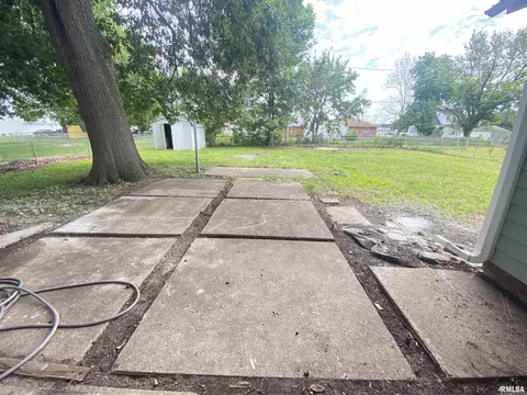 Exterior - 3236 S 5th St, Springfield, IL 62703 photo 3 of 4