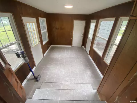 Entry Way - 3236 S 5th St, Springfield, IL 62703 photo 3 of 3