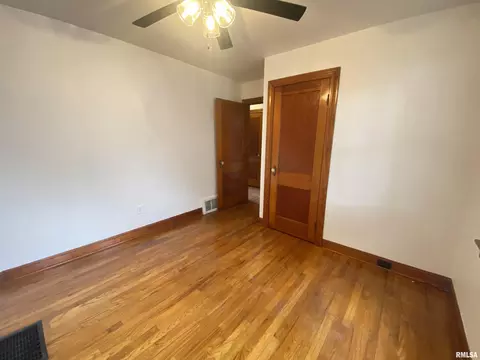 Bedroom - 3236 S 5th St, Springfield, IL 62703 photo 3 of 6