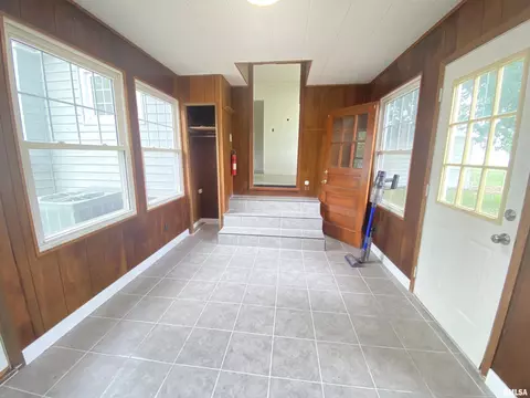 Exterior - 3236 S 5th St, Springfield, IL 62703 photo 2 of 4