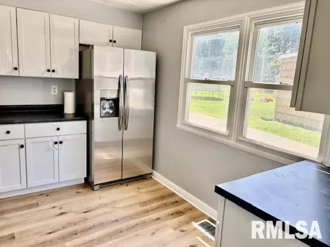 3076 Louise Ln, Springfield, IL 62702 photo 5