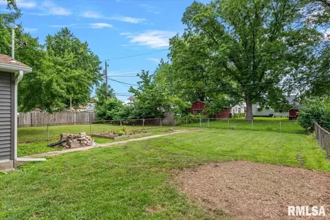 Exterior - 3144 S 5th St, Springfield, IL 62703 photo 4 of 10