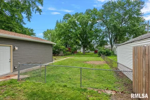 Exterior - 3144 S 5th St, Springfield, IL 62703 photo 3 of 10