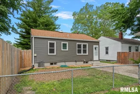 Exterior - 3144 S 5th St, Springfield, IL 62703 photo 6 of 10